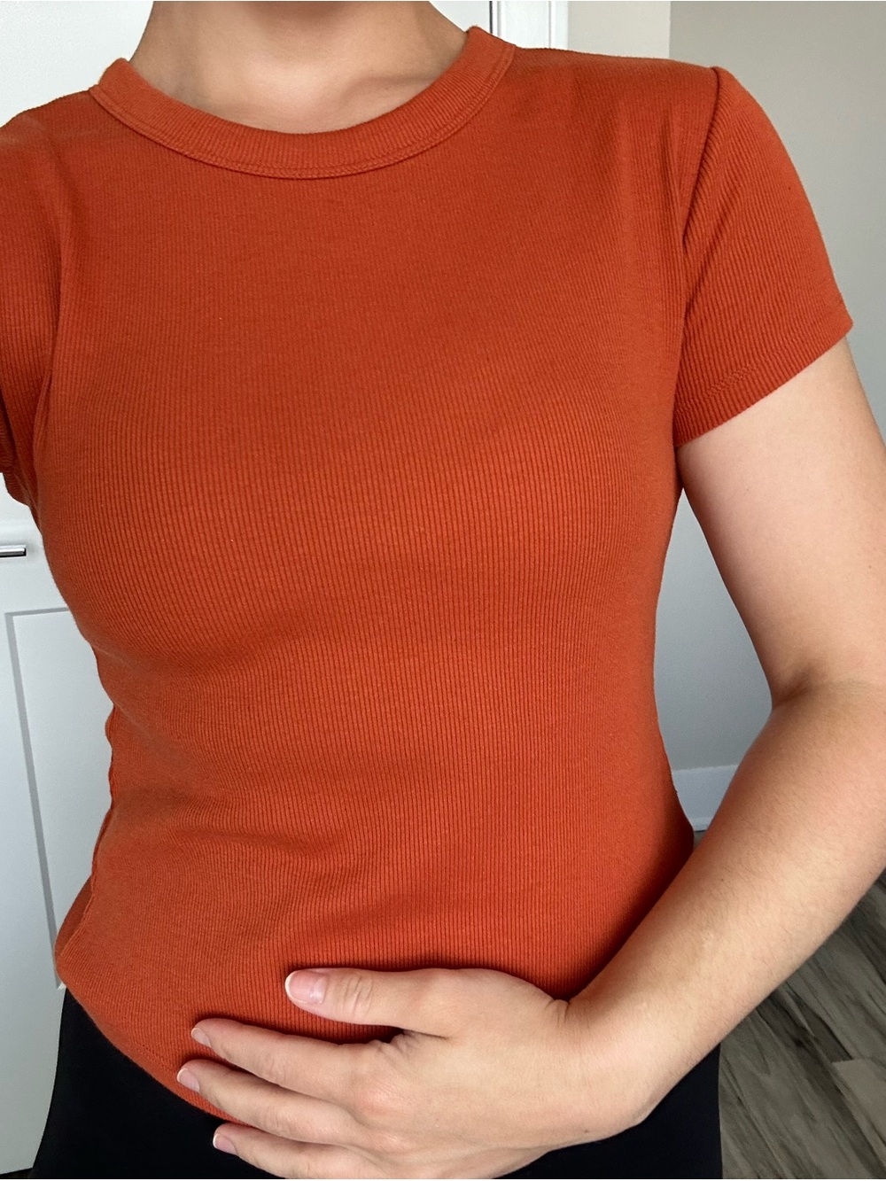 Women’s Old Navy Short Sleeve Ribbed Basic Tee in Rusty Burnt Orange